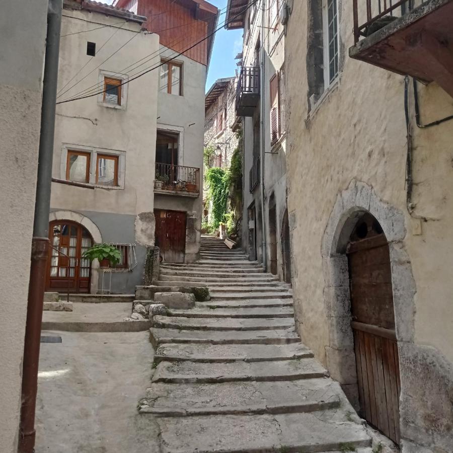 Au Bonheur Suspendu Apartment Pont-en-Royans Exterior photo